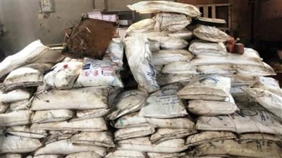 تموين الشرقية يضبط 2.5 طن ملح إنجليزي منتهي الصلاحية داخل مصنع منظفات