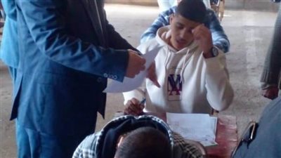 رئيس جامعة سوهاج يتفقد سير الامتحانات بكلية الحقوق في يومها الأول 