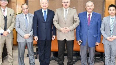 رئيس جامعة قناة السويس يشهد اليوم الثقافي الصيني