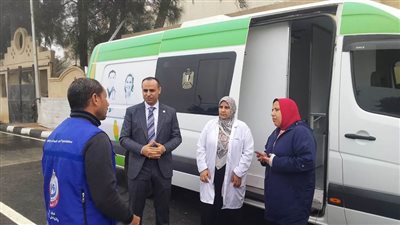 وكيل الصحة بالبحيرة يتفقد العيادات المتنقلة المتمركزة أمام الكنائس