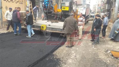 محافظ كفرالشيخ يتابع رصف شارع 