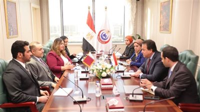 وزير الصحة والسفير القطري يبحثان توسيع أفق التعاون بين البلدين