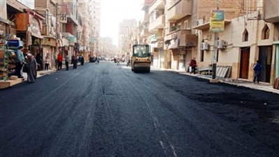 استمرار أعمال الرصف بشارع 