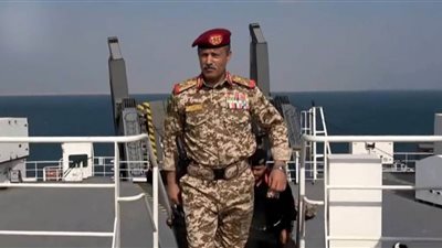 وزير دفاع الحوثيين: جاهزون للرد على الهجمات الأمريكية والبريطانية