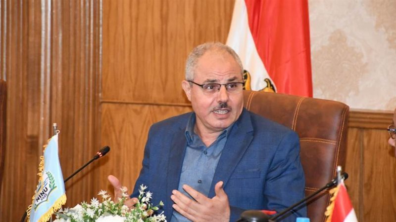 رئيس جامعة القناة