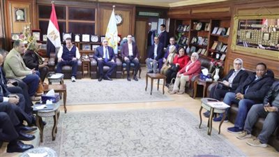 وزير الصحة يلتقي محافظ كفر الشيخ وعددًا من أعضاء مجلسي الشيوخ والنواب