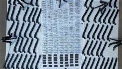 القبض على تشكيل عصابي يتاجر في الأسلحة النارية والمواد المخدرة