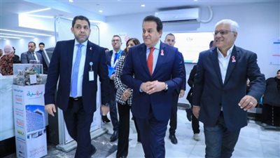 وزير الصحة لمحاربات سرطان الثدي: رحلة العلاج تصنع بطلات قادرات على مواجهة التحديات