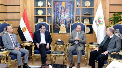 رئيس جامعة المنصورة: هناك اهتمام بالشراكة مع الجامعات الدولية والمرموقة لتطوير البرامج التعليمية