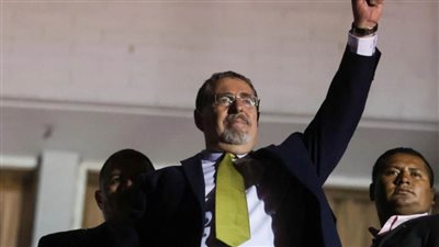 رئيس جواتيمالا الجديد يتعهد بإنقاذ البلاد من الفساد والإفلات من العقاب