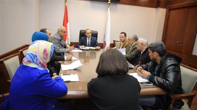 نائب محافظ سوهاج يعقد الاجتماع الدوري لمتابعة سير عمل المراكز التكنولوجية