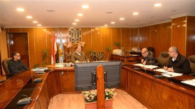 محافظ أسيوط يناقش المشروعات المطروحة للخطة الاستثمارية للعام المالي 2024-2025 لأربعة مراكز 