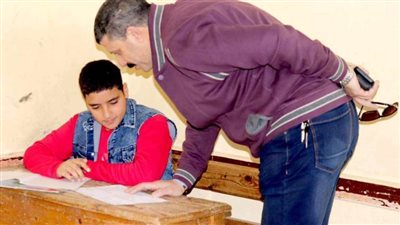 مدير إدارة بني عبيد التعليمية يتفقد امتحانات النقل  