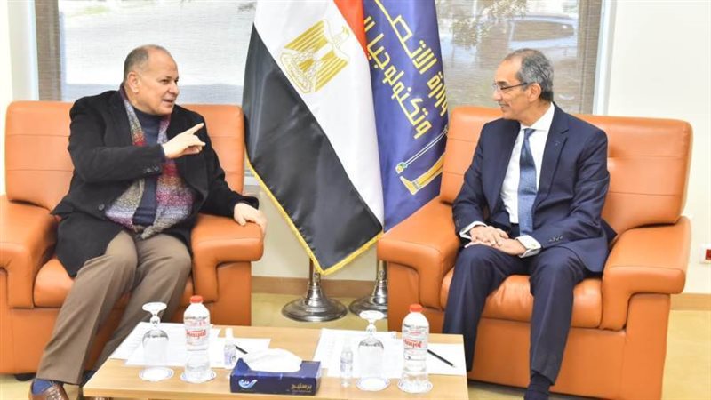 محافظ أسيوط يستقبل