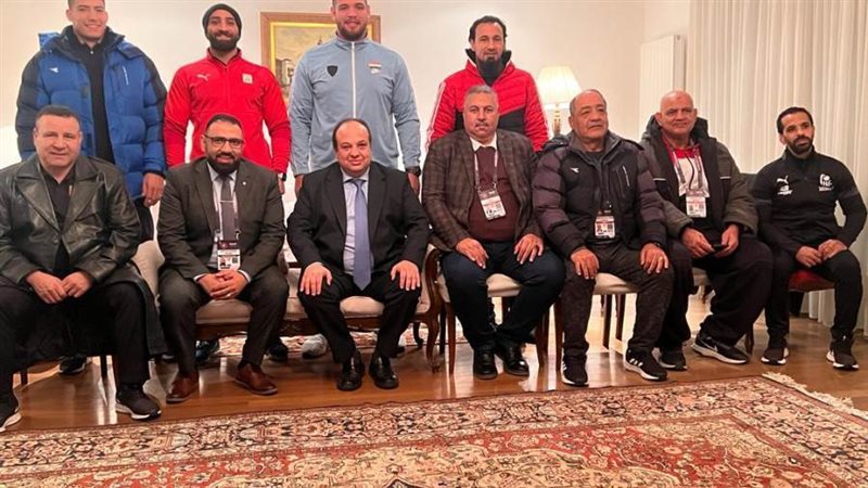 السفير مع الأبطال