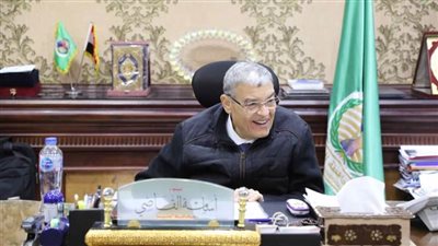 محافظ المنيا يستعرض المشروعات الجاري تنفيذها لتطوير المناطق العشوائية 