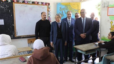 محافظ المنيا يتفقد سير امتحانات الشهادة الإعدادية بعدد من اللجان