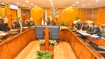 محافظ أسيوط يعقد اجتماعا لمتابعة جهود مواجهة التعديات والمتغيرات المكانية بالمراكز