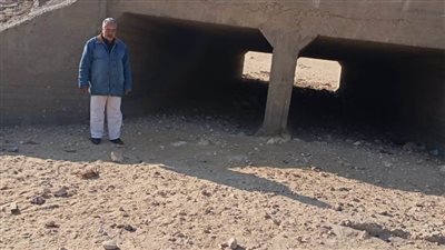 محافظ أسيوط يكلف رؤساء المراكز والقرى بالمرور على مخرات السيول 