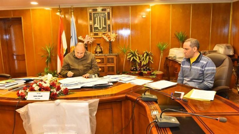 محافظ أسيوط يبحث