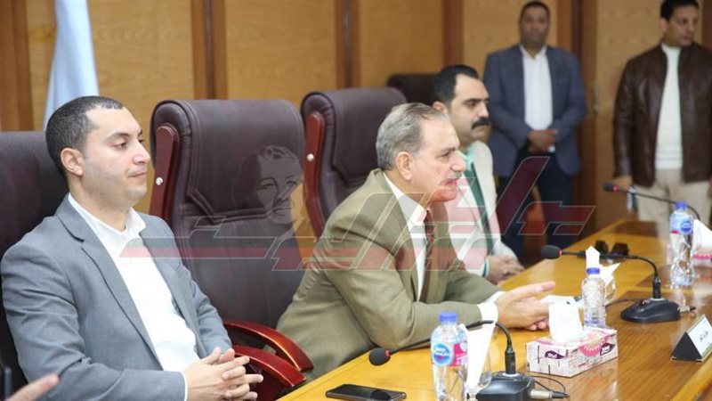 اجتماع المحافظ