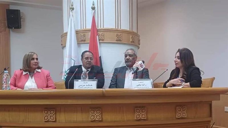 جانب من المائدة المستديرة