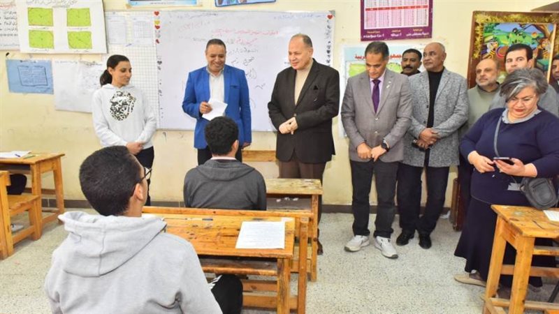 محافظ أسيوط يتفقد