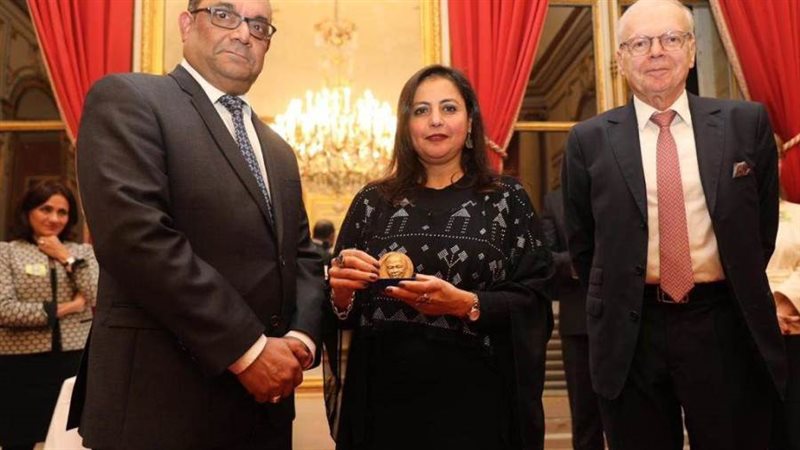 حصولها علي لقب شخصية