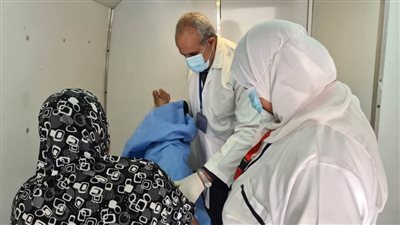 الكشف على ١٥٢٣ مواطنًا في قافلة طبية بوحدة جنبواي بالبحيرة 