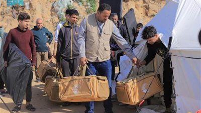 مركز الملك سلمان للإغاثة يواصل توزيع مساعداته الإغاثية للمتضررين في قطاع غزة