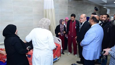 رئيس جامعة سوهاج يتابع سيرالعمل بأول يوم لتشغيل الطوارئ بالمستشفي الجامعي الجديد