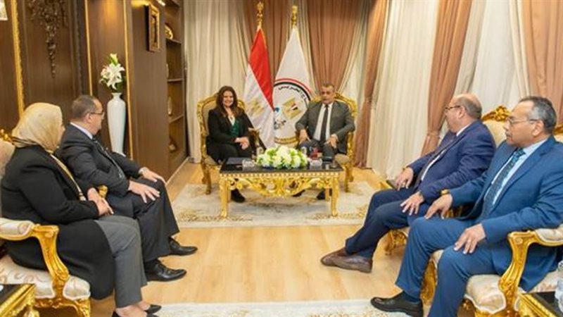 وزيرة الهجرة خلال