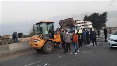 الطقس السيئ يتسبب فى انقلاب سيارة محملة بالزجاج على الطريق الزراعى بقليوب