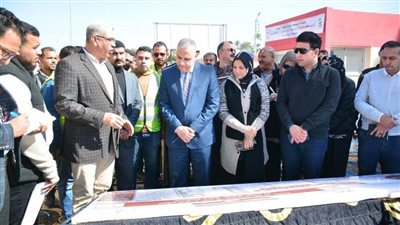 محافظ سوهاج يتفقد مشروعات 