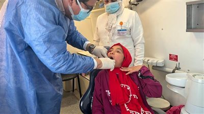 محافظ الإسماعيلية يتابع تقديم الخدمة الطبية للقافلة المجانية ضمن مبادرة 