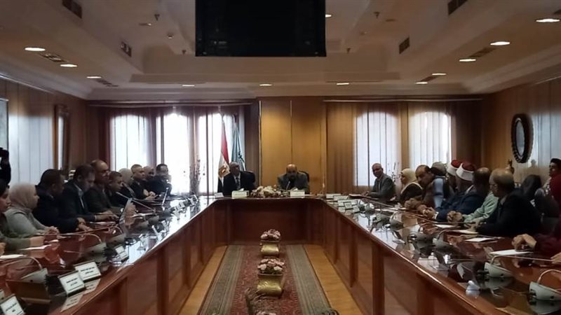 محافظ أسيوط ينيب