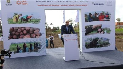 الاحتفال بموسم حصاد بطاطس مشروع 