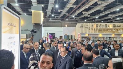 رئيس الوزراء يتفقد أجنحة معرض القاهرة الدولي للكتاب