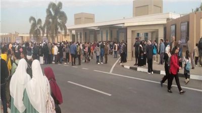 إقبال كبير على معرض القاهرة الدولي للكتاب في أول أيام افتتاحه للجمهور