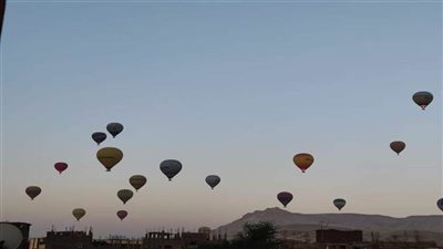أكثر من 980 سائحا يحلقون في سماء الأقصر بـ 43 بالونا طائرا