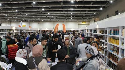 في يومه الأول للمعرض.. إقبال كبير على جناح 