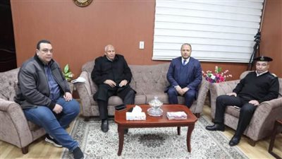 محافظ الوادي الجديد يقدم التهنئة لرجال الشرطة بمقر مديرية الأمن 
