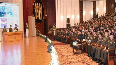 وزير الدفاع  يشهد مناقشة البحث الرئيسى لإدارة الشؤون المعنوية 