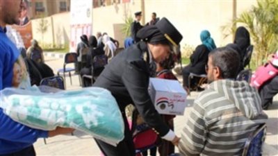  وزارة الداخلية توجه قوافل إنسانية لتوزيع الهدايا العينية على المواطنين 