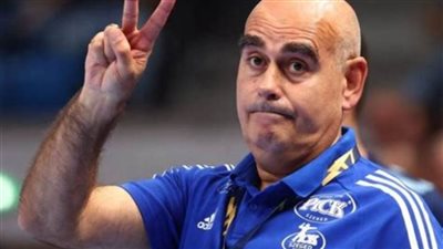 كارلوس باستور يقدم أوراق اعتماده مديرًا فنيًأ لمنتخب مصر لليد