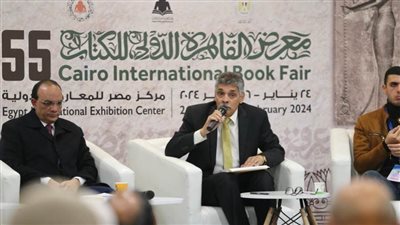 نقاد بمناقشة 