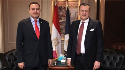 وزير السياحة والآثار يبحث مع سفير قطر سبل التعاون بين البلدين
