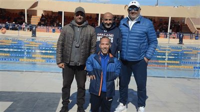 الجهاز الفني لمنتخب السباحة البارالمبية يتابع منافسات بطولة الجمهورية