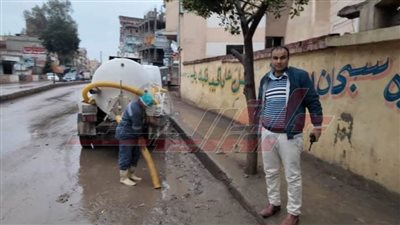 القصيف يتابع أعمال رفع مخلفات الأمطار بمدينة الحامول 