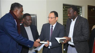 إشادات وزراء وسفراء ونواب بكتاب 